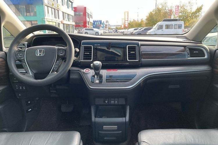 Used Honda Elysion 2016 2.4L Luxury Edition Interior 10