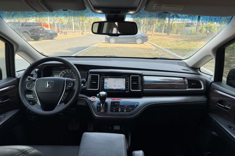 Used Honda Elysion 2016 2.4L Supreme Edition Interior 2