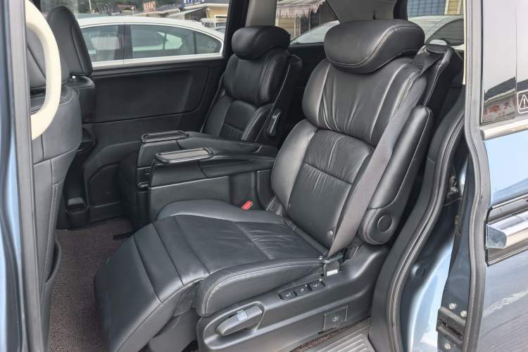 Used Honda Elysion 2016 2.4L Supreme Edition Interior 2