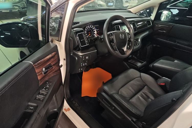 Used Honda Elysion 2016 2.4L Supreme Edition Interior 3