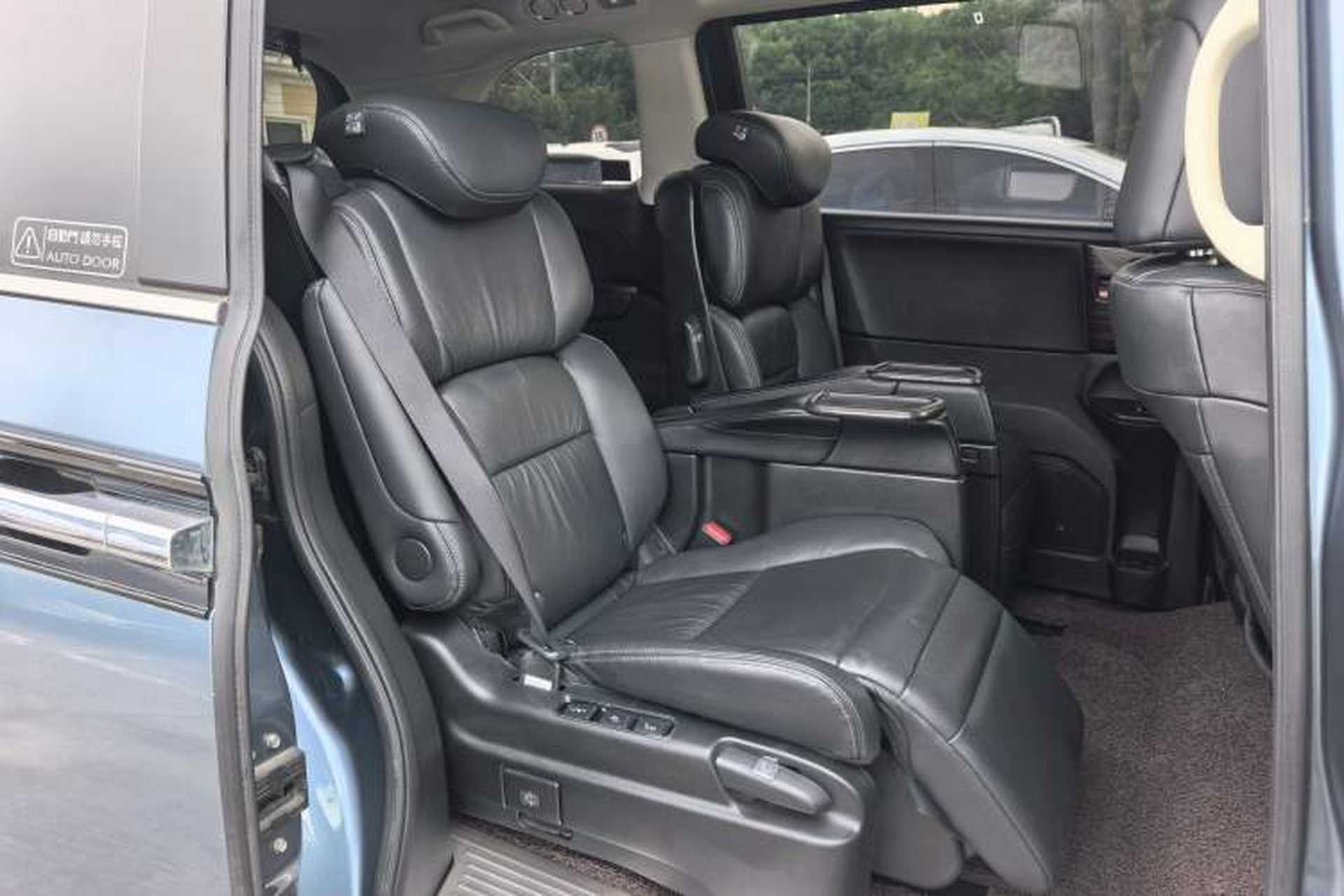 Used Honda Elysion 2016 2.4L Supreme Edition Interior 3