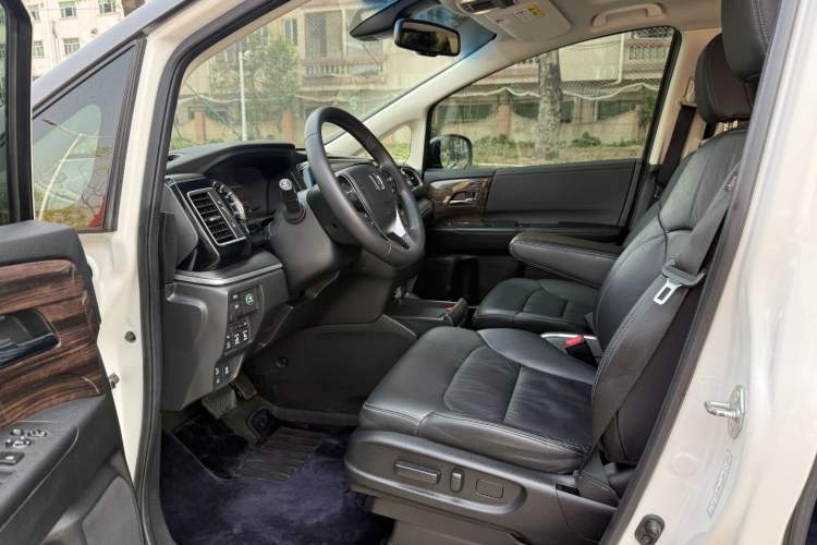 Used Honda Elysion 2016 2.4L Supreme Edition Left Front Seat