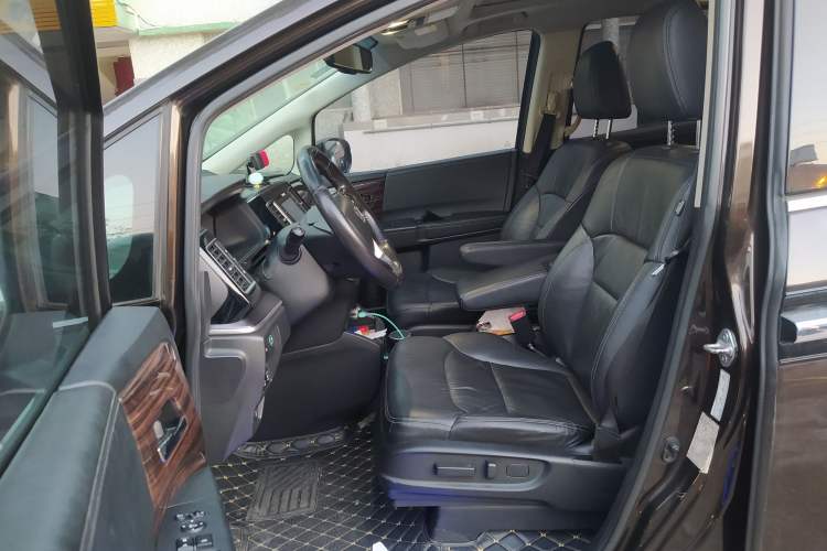 Used Honda Elysion 2016 2.4L Supreme Edition Left Front Seat