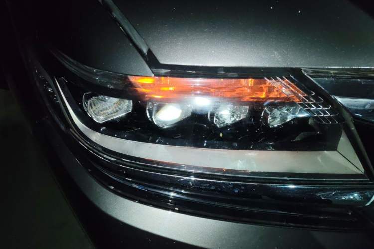 Used Honda Elysion 2016 2.4L Luxury Edition Right Front Headlight