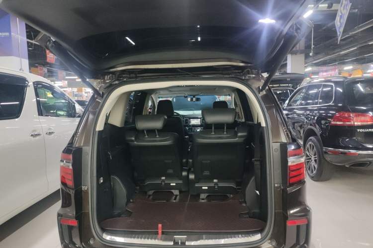 Used Honda Elysion 2016 2.4L Style Edition Trunk