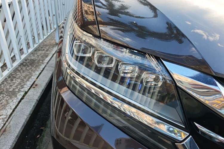 Used Honda Elysion 2016 2.4L Supreme Edition Right Front Headlight