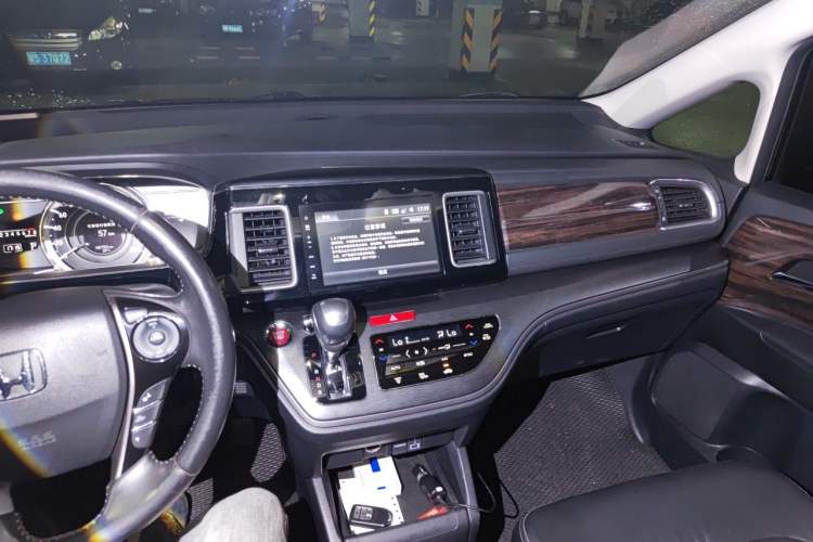 Used Honda Elysion 2016 2.4L Luxury Edition Audio And AC Panel