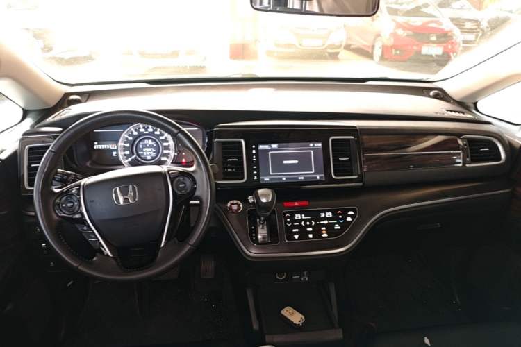 Used Honda Elysion 2016 2.4L Comfort Edition Center Console