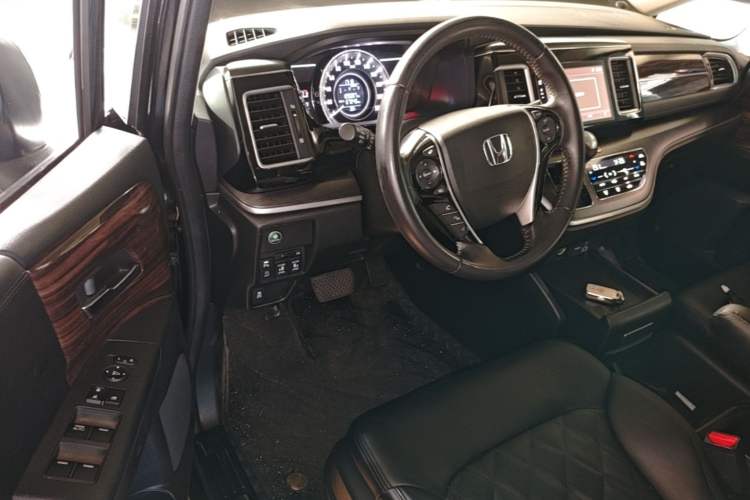 Used Honda Elysion 2016 2.4L Comfort Edition Driver Seat