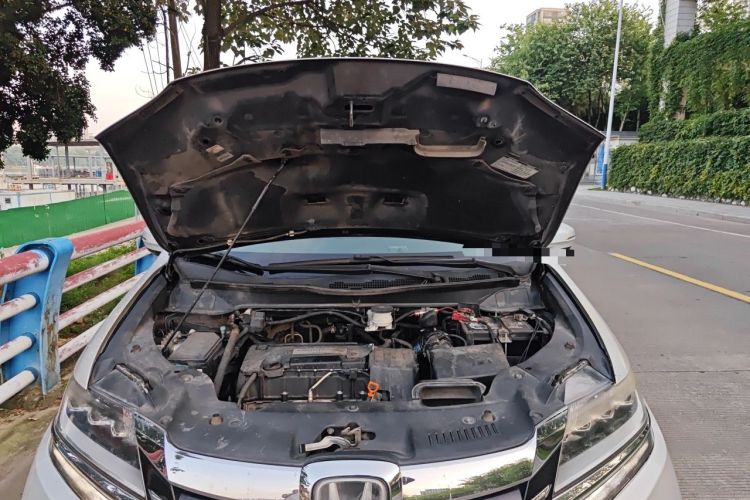Used Honda Elysion 2016 2.4L Supreme Edition Engine Bay