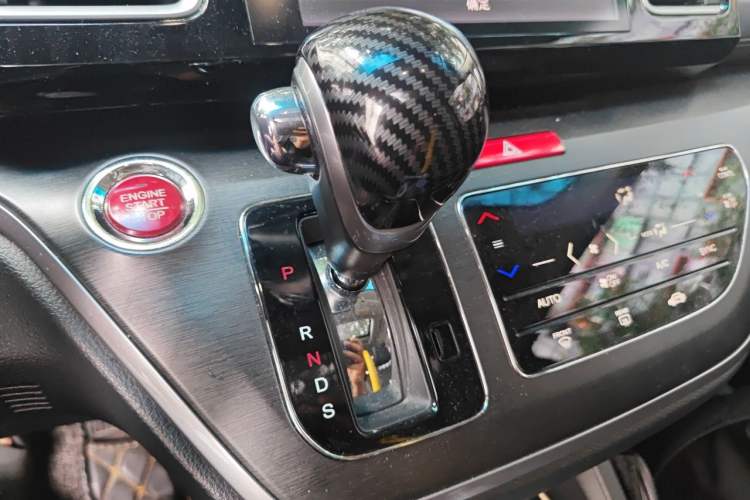 Used Honda Elysion 2016 2.4L Style Edition Gear Lever