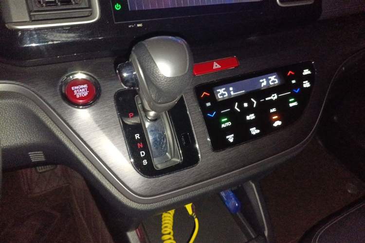 Used Honda Elysion 2016 2.4L Luxury Edition Gear Lever