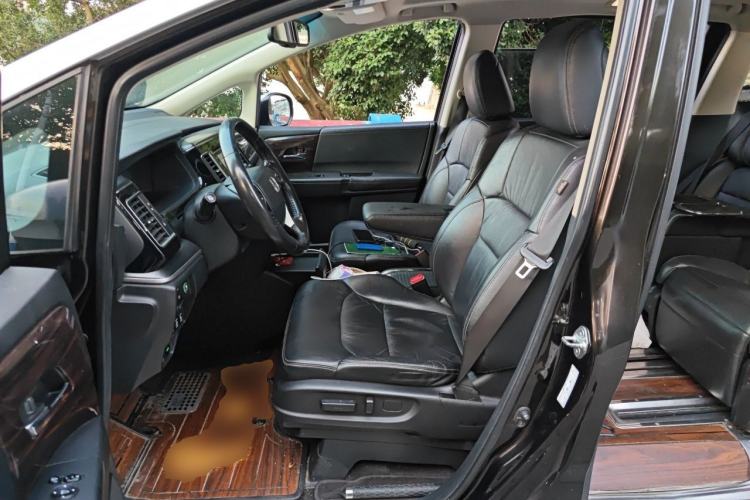 Used Honda Elysion 2016 2.4L Supreme Edition Left Front Seat
