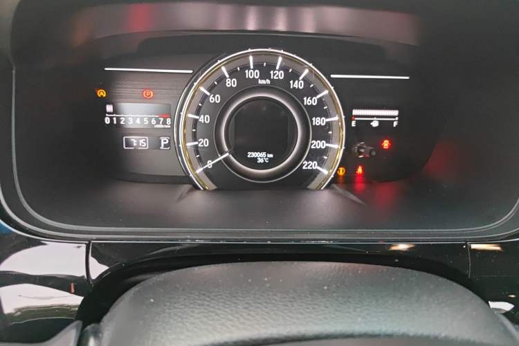 Used Honda Elysion 2016 2.4L Supreme Edition Odometer Close Up