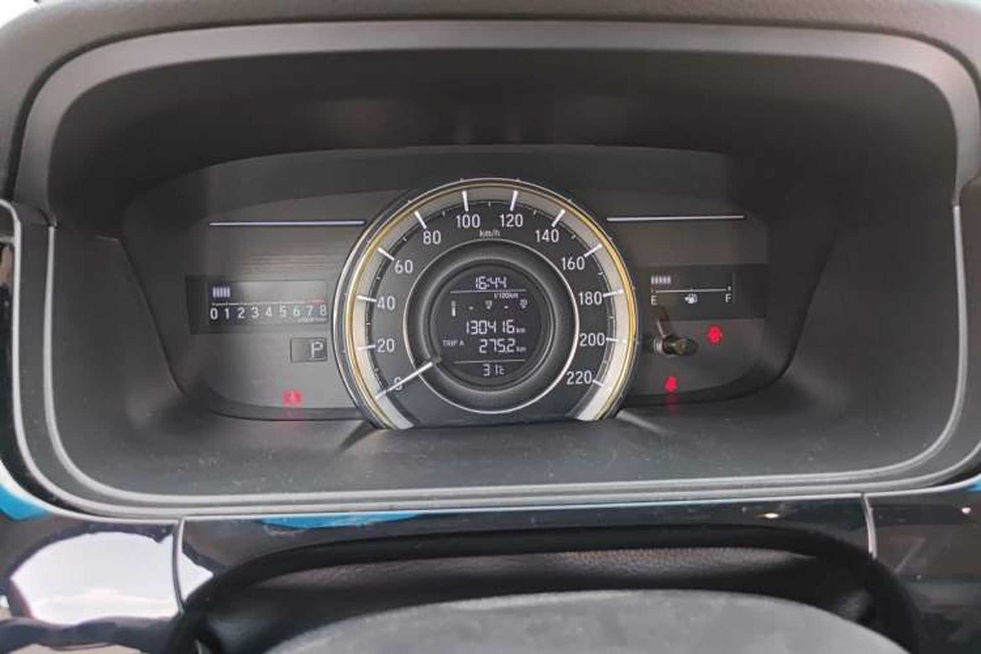 Used Honda Elysion 2016 2.4L Classic Edition Odometer Close Up