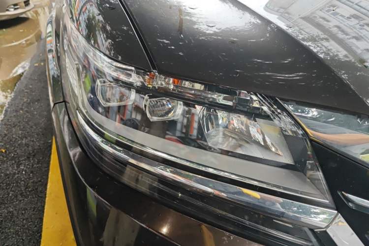 Used Honda Elysion 2016 2.4L Style Edition Right Front Headlight