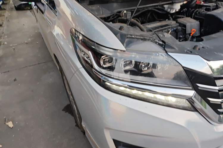 Used Honda Elysion 2016 2.4L Supreme Edition Right Front Headlight