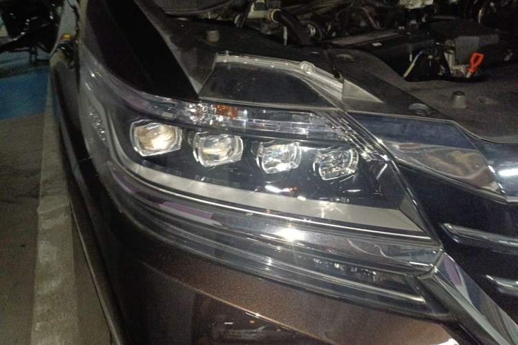 Used Honda Elysion 2016 2.4L Luxury Edition Right Front Headlight