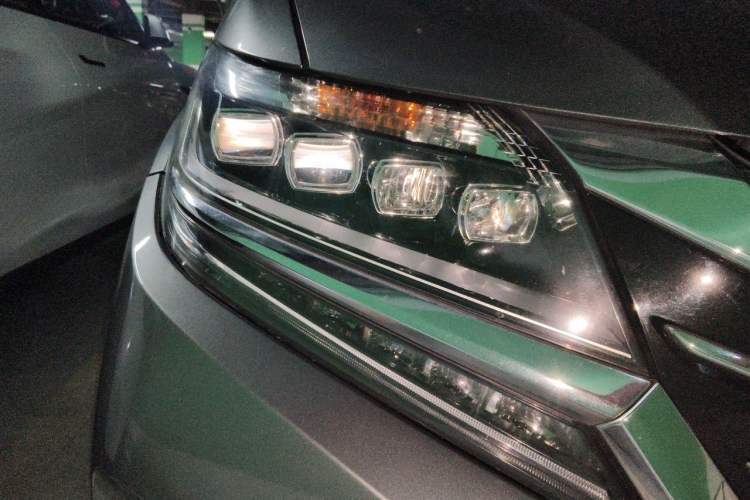 Used Honda Elysion 2016 2.4L Luxury Edition Right Front Headlight
