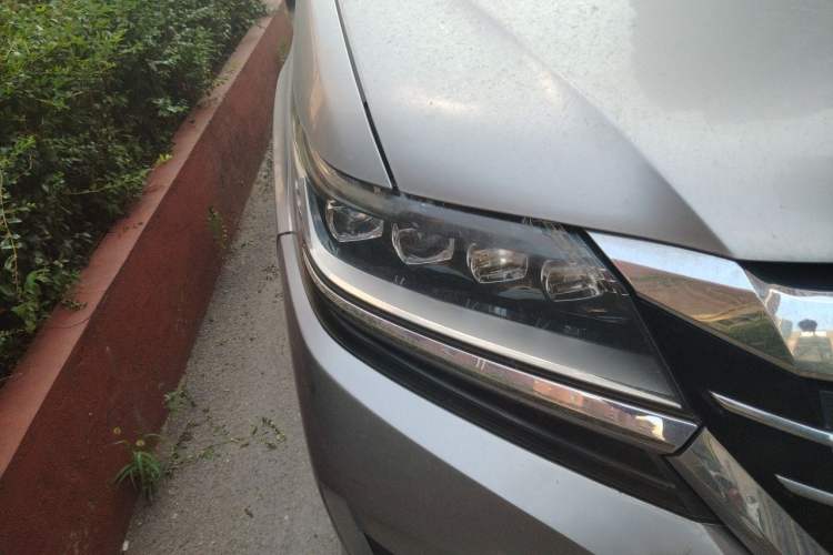 Used Honda Elysion 2016 2.4L Luxury Edition Right Front Headlight