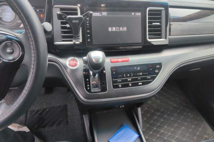 Used Honda Elysion 2016 2.4L Style Edition Audio And AC Panel