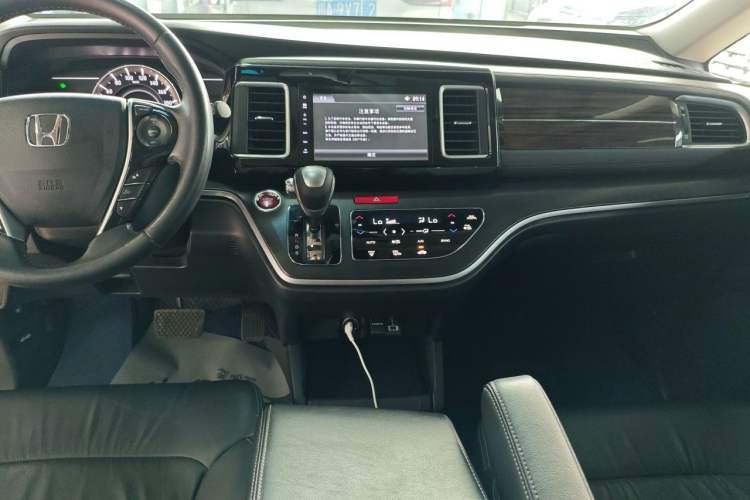 Used Honda Elysion 2016 2.4L Luxury Edition Audio And AC Panel