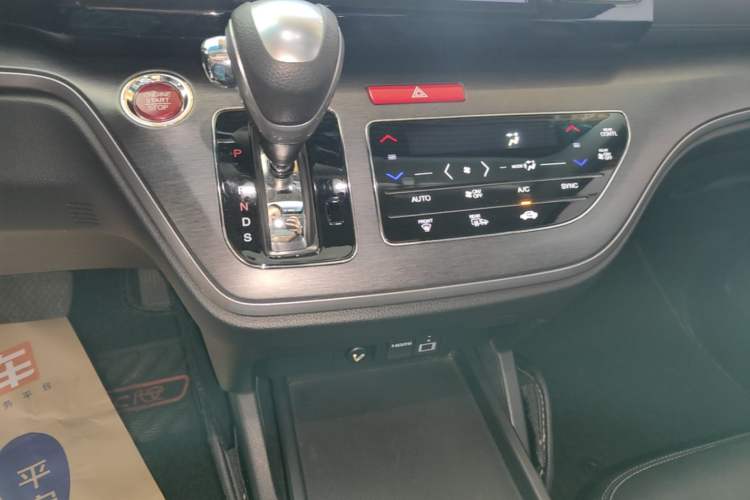 Used Honda Elysion 2016 2.4L Luxury Edition Audio And AC Panel