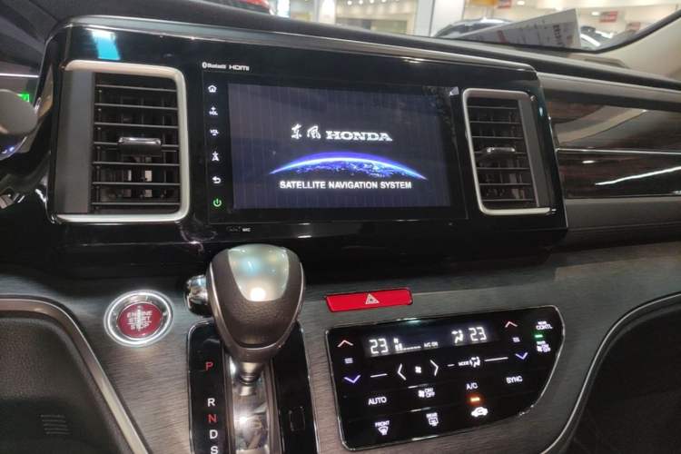 Used Honda Elysion 2016 2.4L Style Edition Audio And AC Panel
