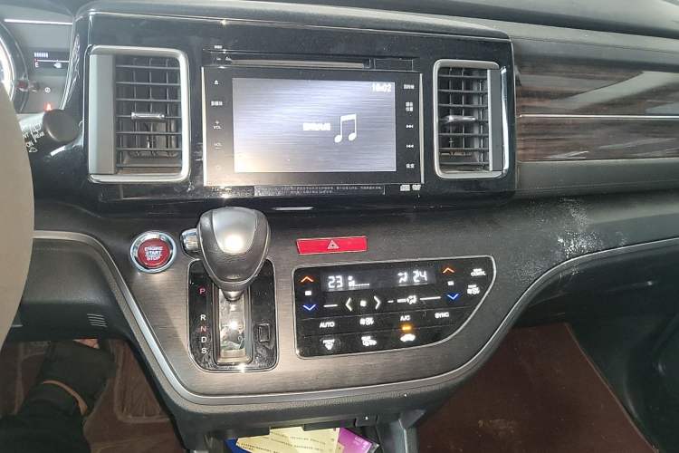 Used Honda Elysion 2016 2.4L Supreme Edition Audio And AC Panel