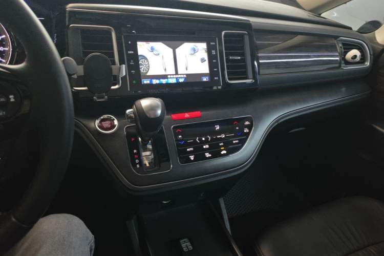 Used Honda Elysion 2016 2.4L Supreme Edition Audio And AC Panel