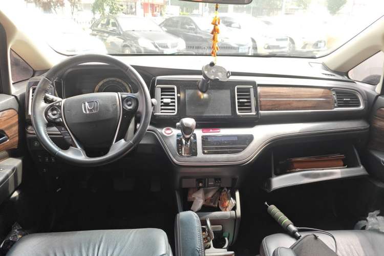 Used Honda Elysion 2016 2.4L Style Edition Center Console