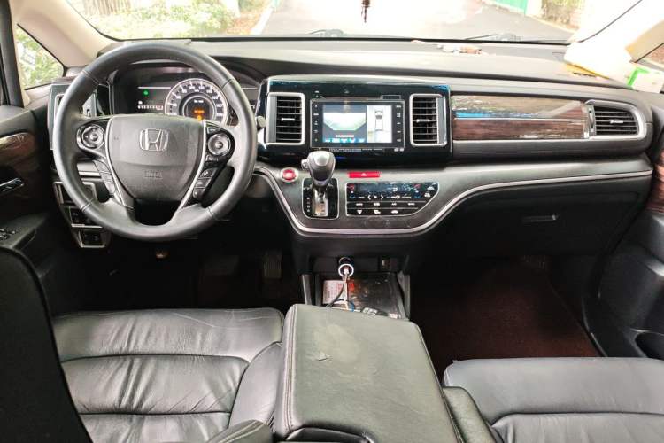 Used Honda Elysion 2016 2.4L Supreme Edition Center Console