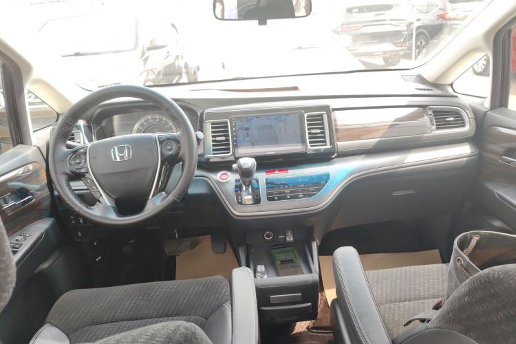 Used Honda Elysion 2016 2.4L Comfort Edition Center Console