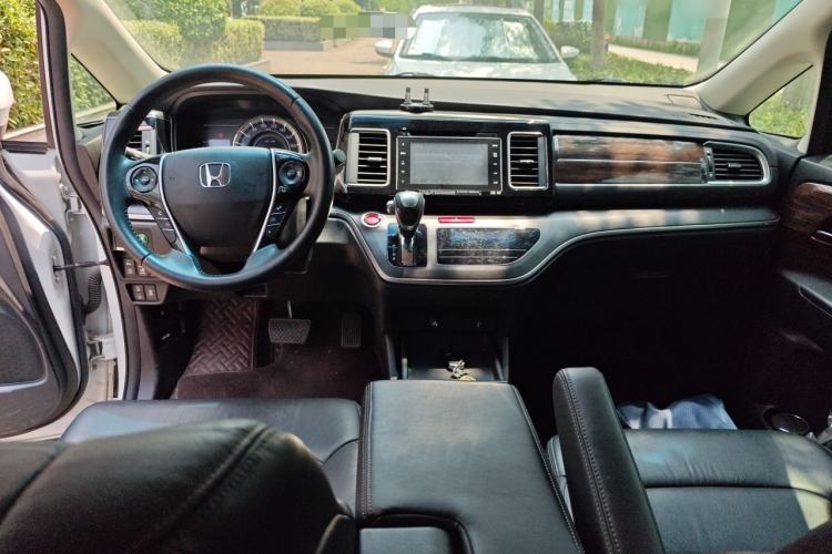 Used Honda Elysion 2016 2.4L Supreme Edition Center Console