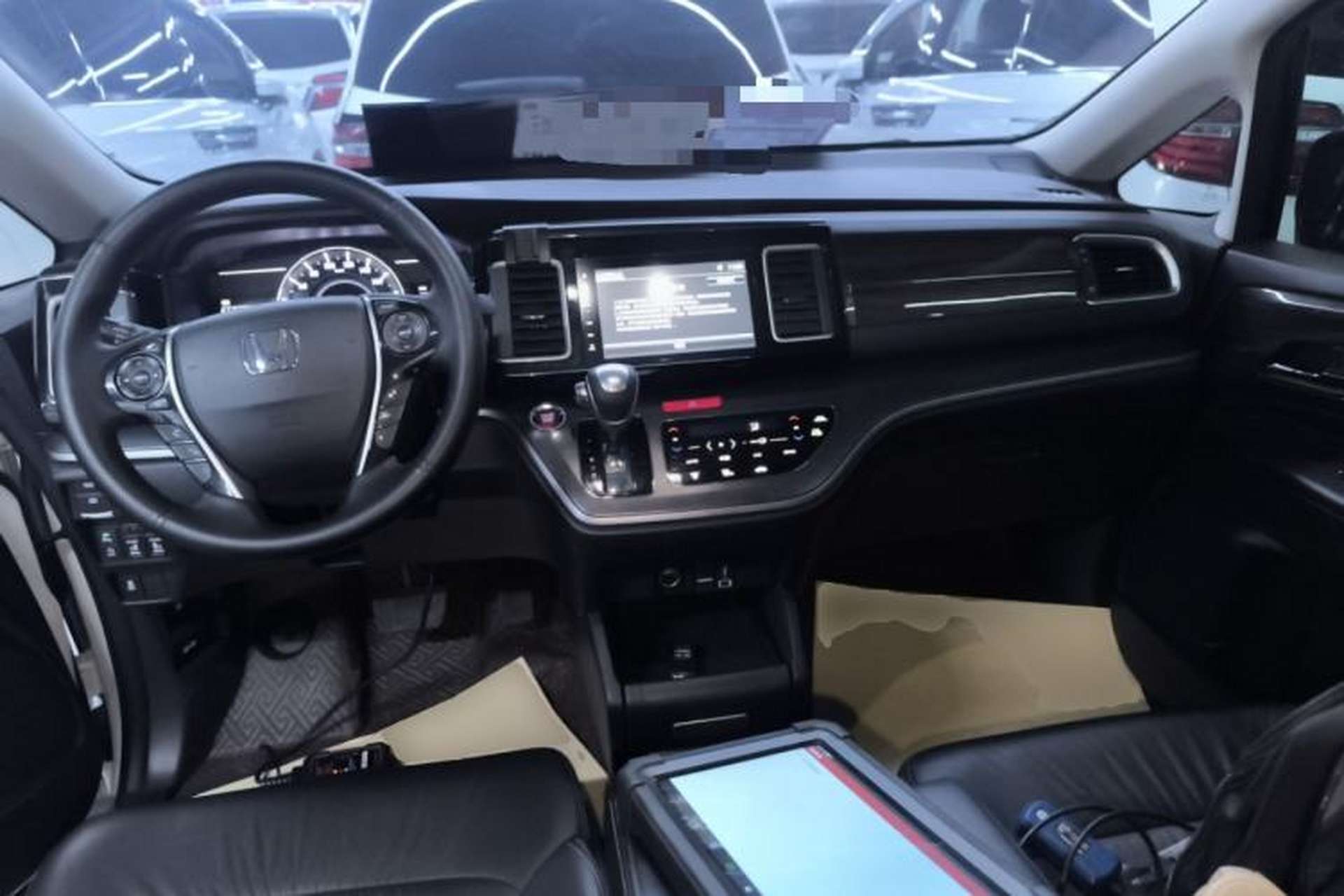 Used Honda Elysion 2016 2.4L Luxury Edition Center Console