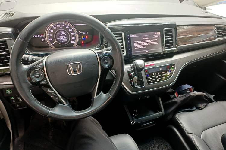 Used Honda Elysion 2016 2.4L Style Edition Center Console