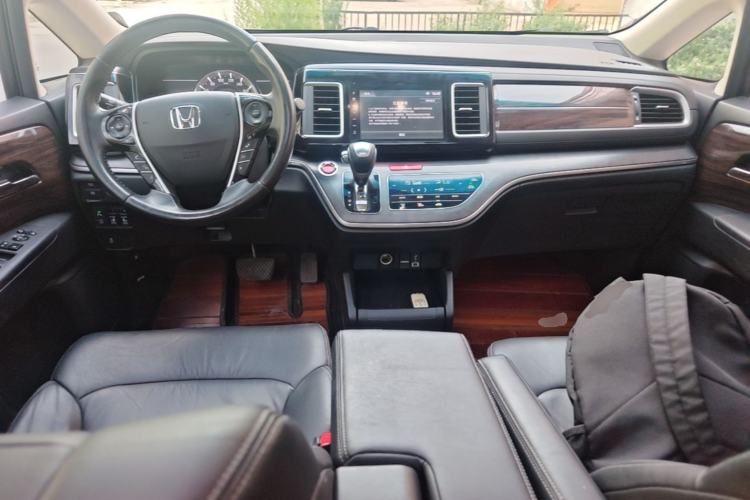 Used Honda Elysion 2016 2.4L Luxury Edition Center Console