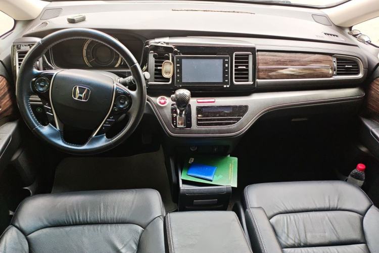 Used Honda Elysion 2016 2.4L Supreme Edition Center Console