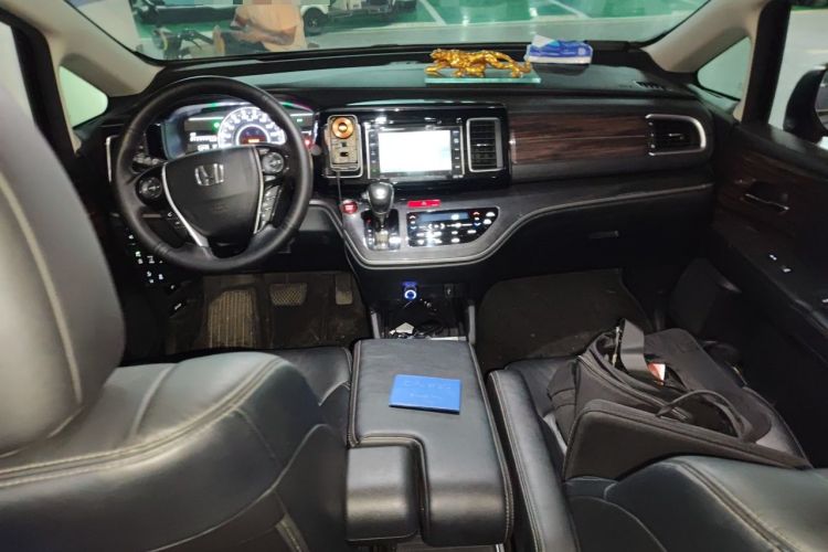 Used Honda Elysion 2016 2.4L Supreme Edition Center Console