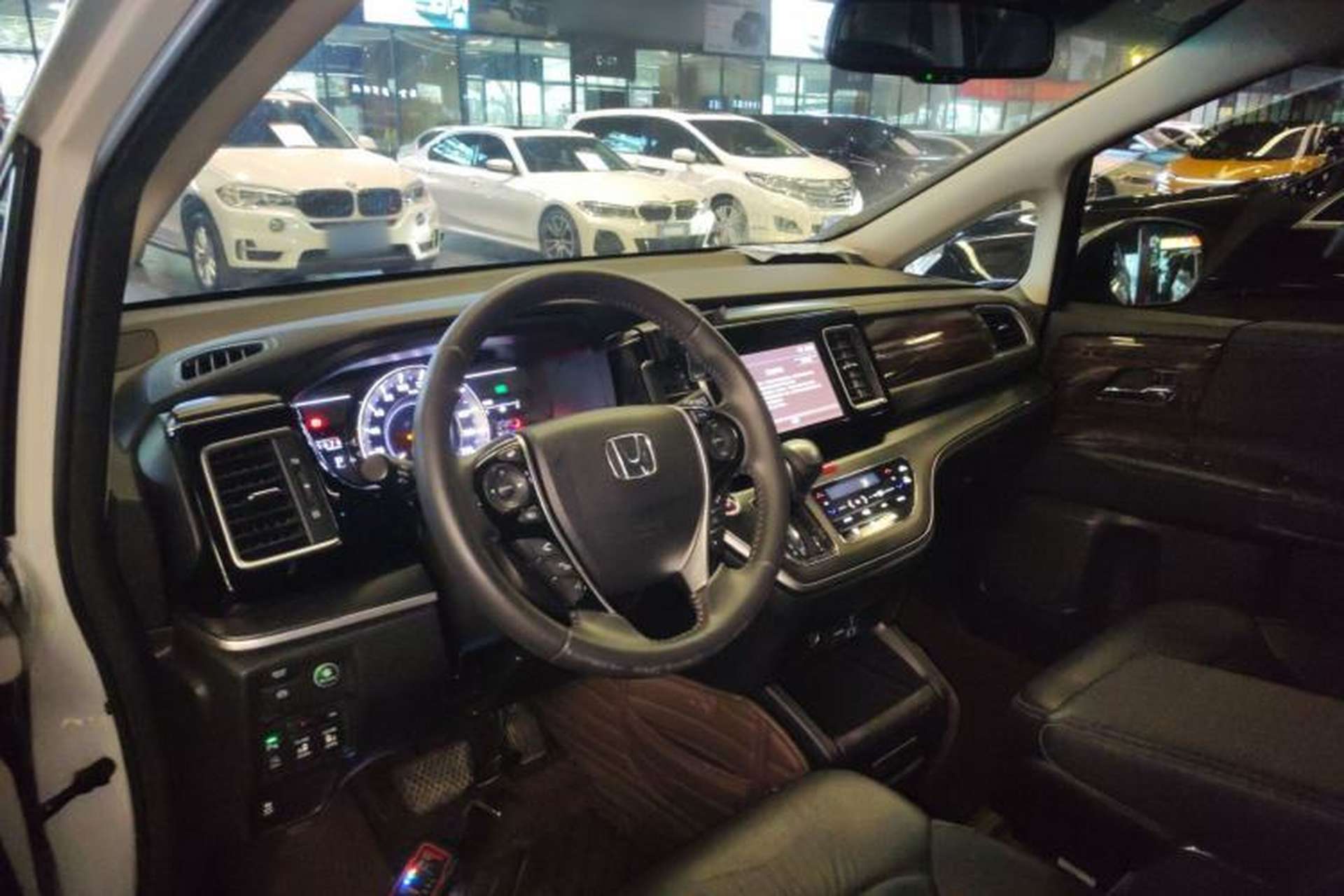 Used Honda Elysion 2016 2.4L Luxury Edition Center Console