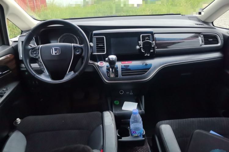 Used Honda Elysion 2016 2.4L Comfort Edition Center Console