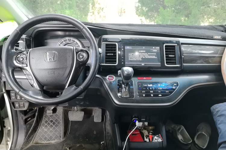 Used Honda Elysion 2016 2.4L Style Edition Center Console