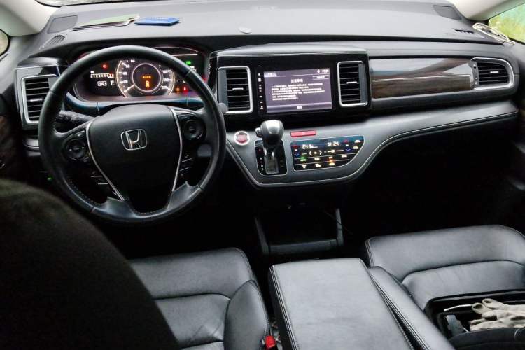 Used Honda Elysion 2016 2.4L Luxury Edition Center Console