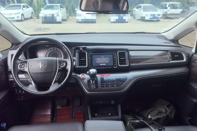 Used Honda Elysion 2016 2.4L Supreme Edition Center Console