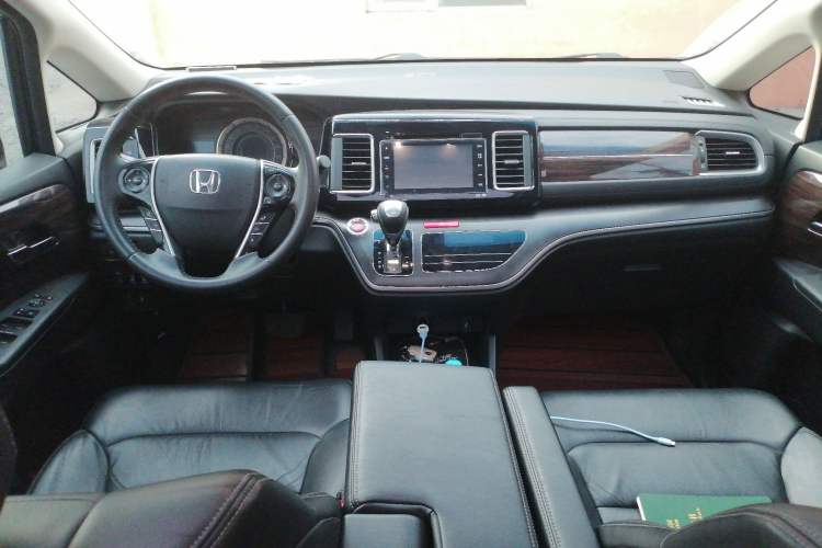 Used Honda Elysion 2016 2.4L Supreme Edition Center Console