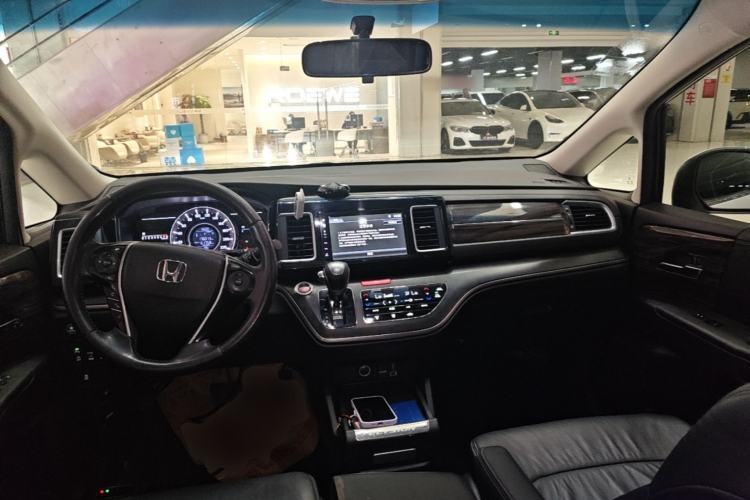 Used Honda Elysion 2016 2.4L Comfort Edition Center Console