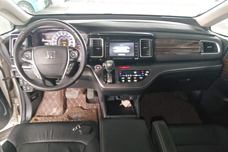 Used Honda Elysion 2016 2.4L Supreme Edition Center Console