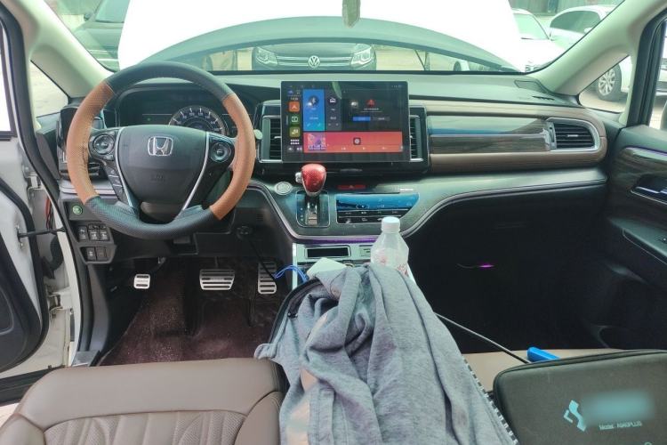 Used Honda Elysion 2016 2.4L Comfort Edition Center Console