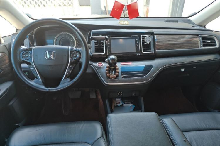 Used Honda Elysion 2016 2.4L Supreme Edition Center Console