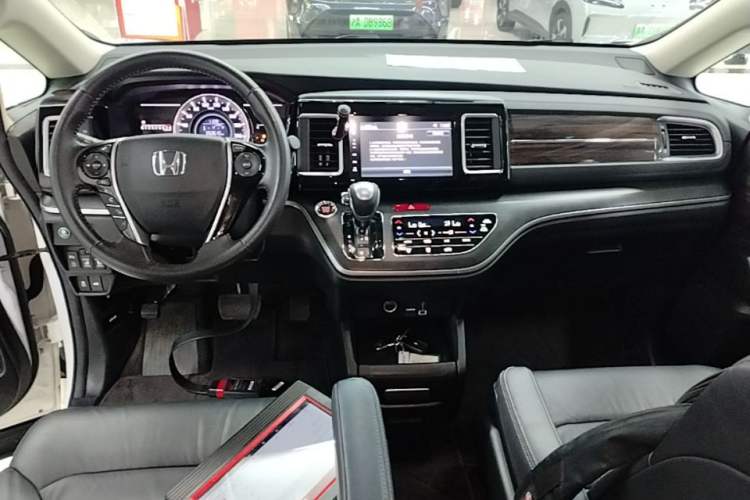 Used Honda Elysion 2016 2.4L Style Edition Center Console